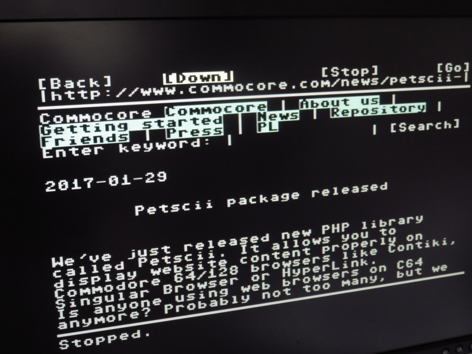 Commocore website displayed on Commodore 64 in Contiki web browser. Site is rendered as monochromatic, 40-columns wide. Website menu is present at the top of the screen. It's followed by the news article about releasing Petscii package in 29th of January 2017.